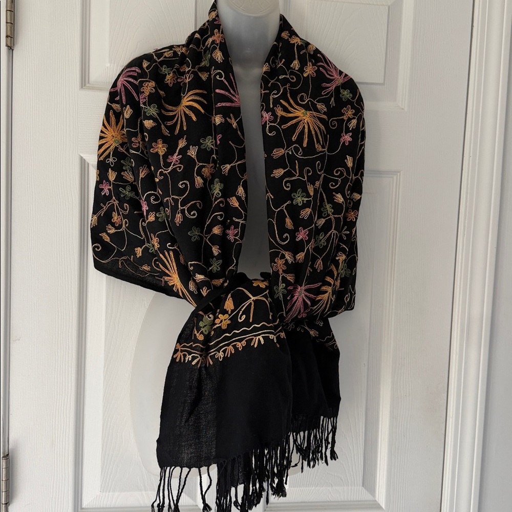 VTG Last Call Kashmiri Hand Embroidered Wool Shawl Black with Floral Aari Work